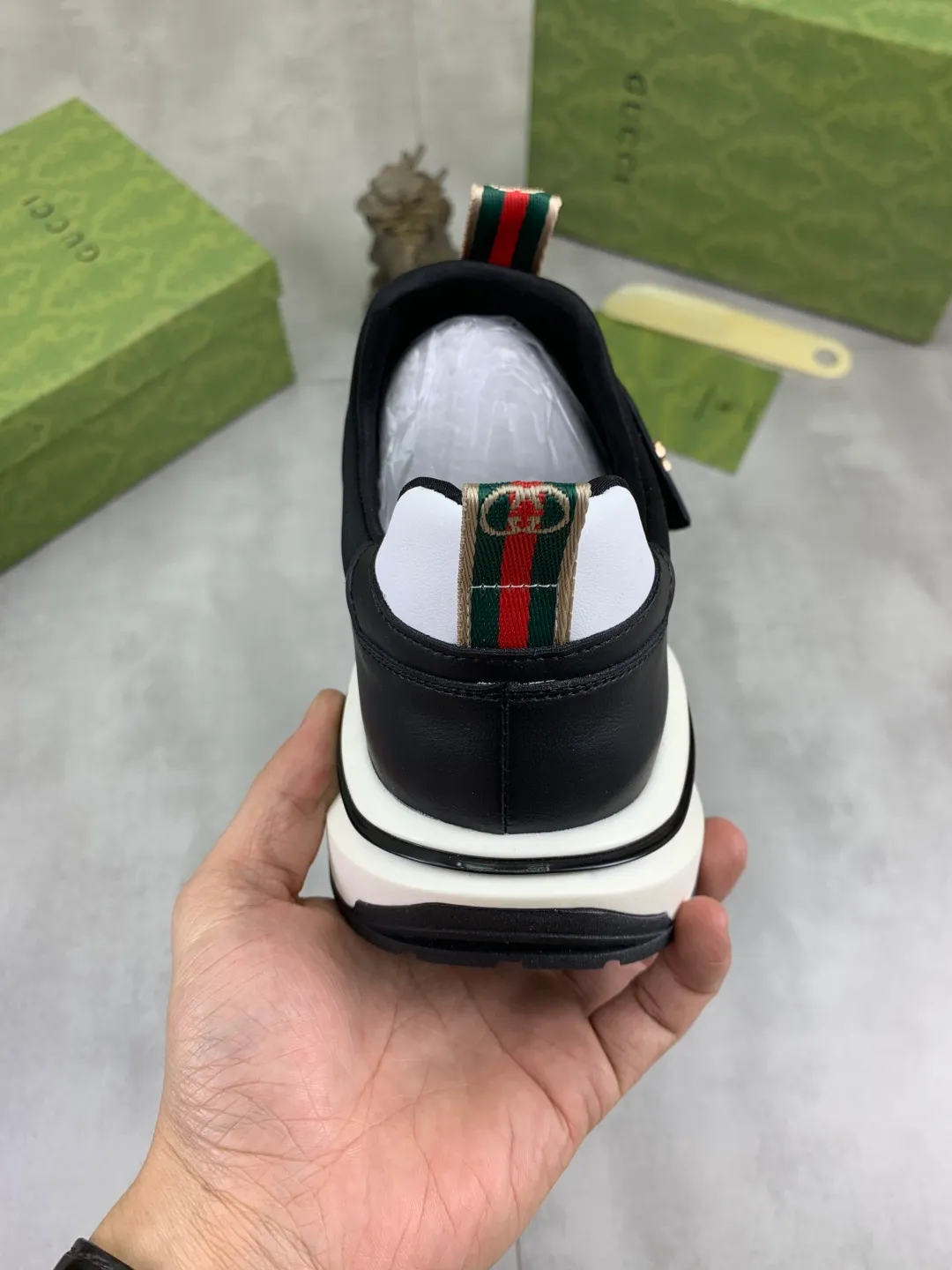 Men's Men's Shoes P440 💰[New Style] 🆘 The latest model from Gucci's official website🎁Classic casual and fashionable men's shoes👟Hot style💥The style is simple and elegant, exclusive for trendy men. Unique official website latest brand elements👑Gucci original decoration, fashionable and generous, the fabric is made of original soft calfskin➕Comfortable soft sheepskin lining ✅The official website specifies wear-resistant foam outsole_full of elasticity, classic model taken in real life🎬Color: 3️⃣colors available😍Number: 38-44